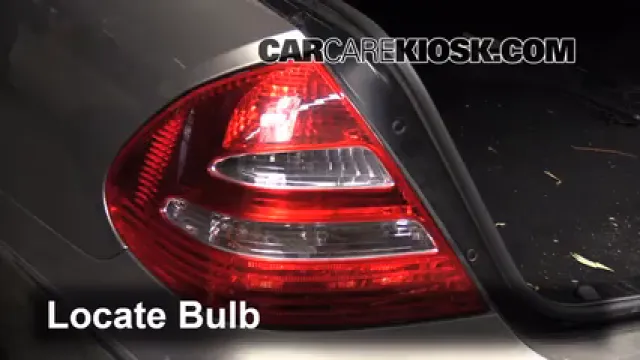 2006 Mercedes-Benz E500 5.0L V8 Lights Tail Light (replace bulb)